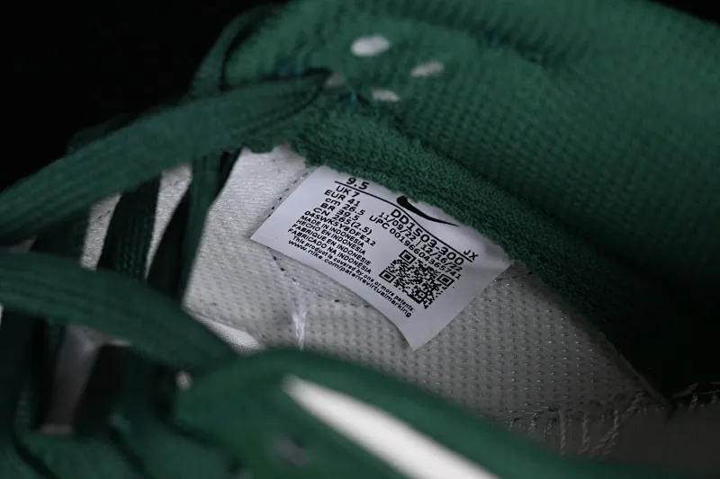 All categories Nk SB Dunk series Nk SB Dunk Low low-top sneakers C version Nk Dunk Low "Gorge Green" retro white and green SB low-top sports and leisure sneakers DD1503-300